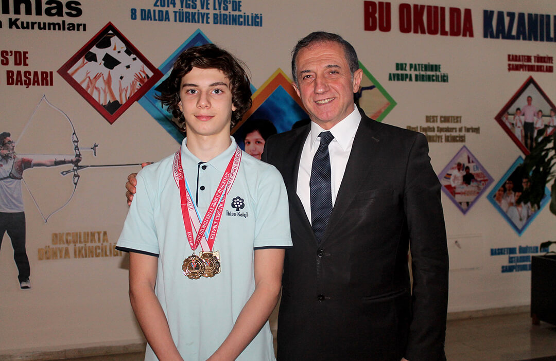 Öğrencimiz Bera Kayra Sarıkaya'dan Yüzmede Üç Türkiye Şampiyonluğu